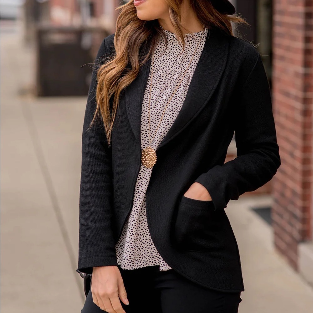Betsey’s Boutique Shop woven pocket blazer